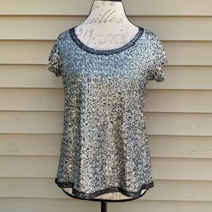 𝅺FREE PEOPLE Gray Sequined Short Sleeve Top